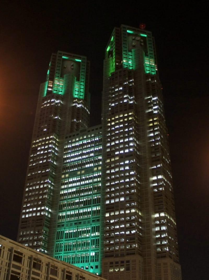 新宿都庁のライトアップ