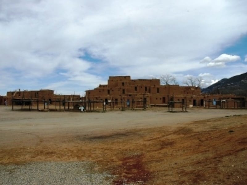 ネイティブアメリカンの人たちが住む世界遺産タオスプエブロ