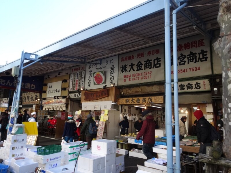 多くの店が軒を連ねている。