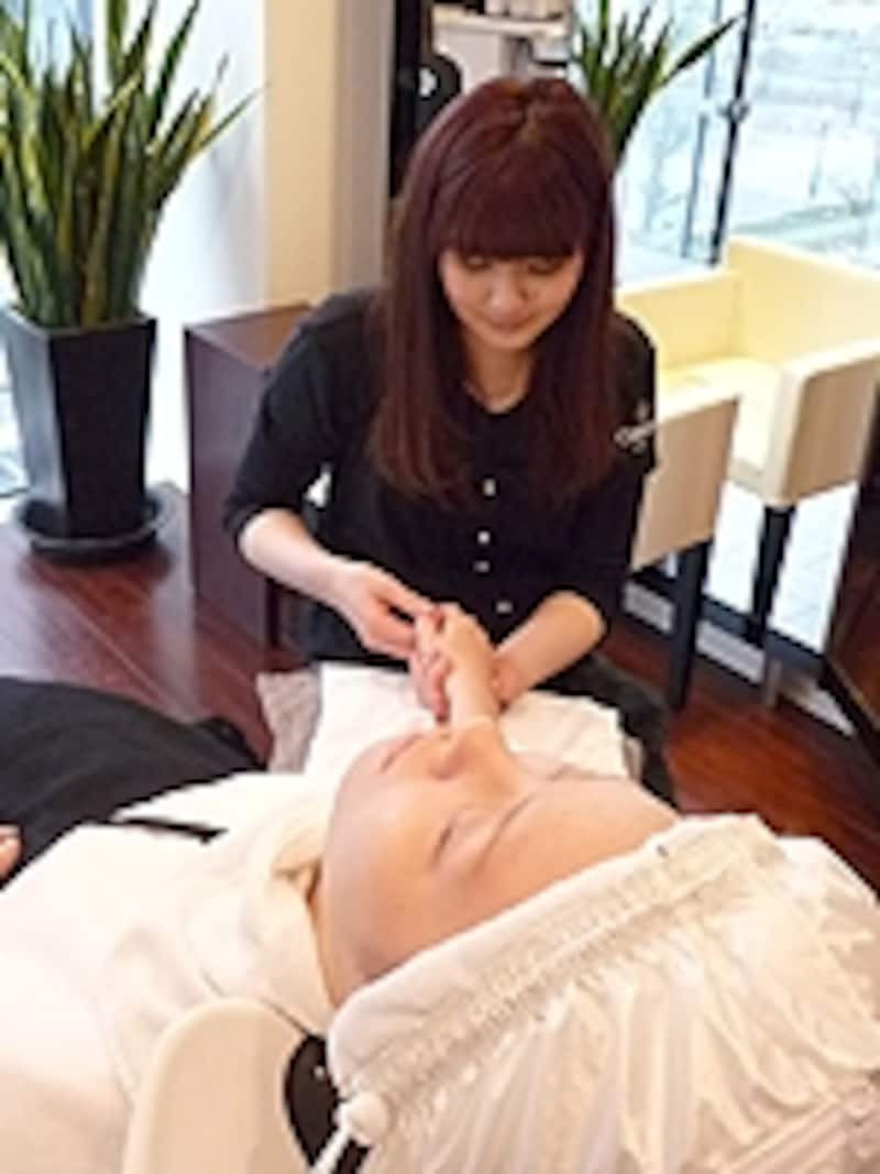 頭は温かいわ、手先は気持いいわ……寝れました