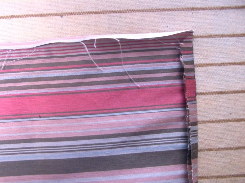 縫い目に沿って折り返す