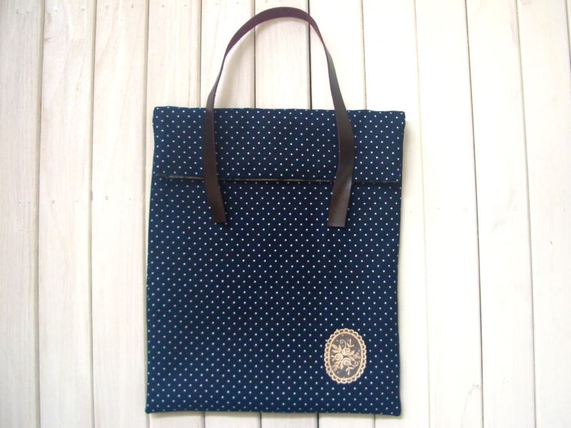 持ち手と飾りの位置を決める