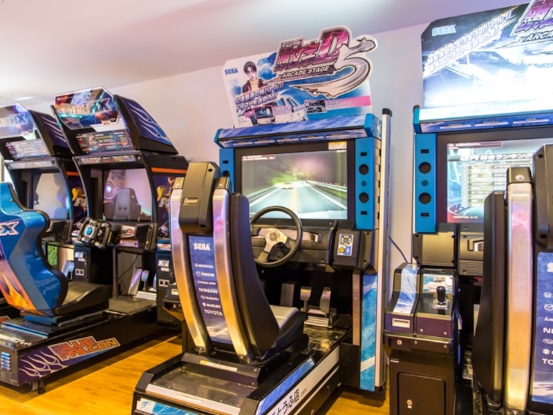 マシーンの充実したゲームゾーン。屋外には卓球台なども完備!