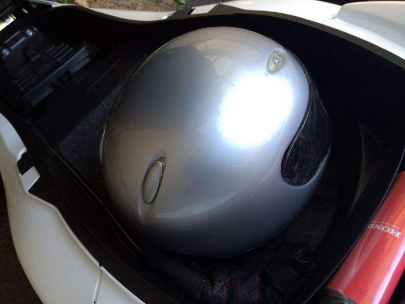 フルフェイスヘルメットも収納可能