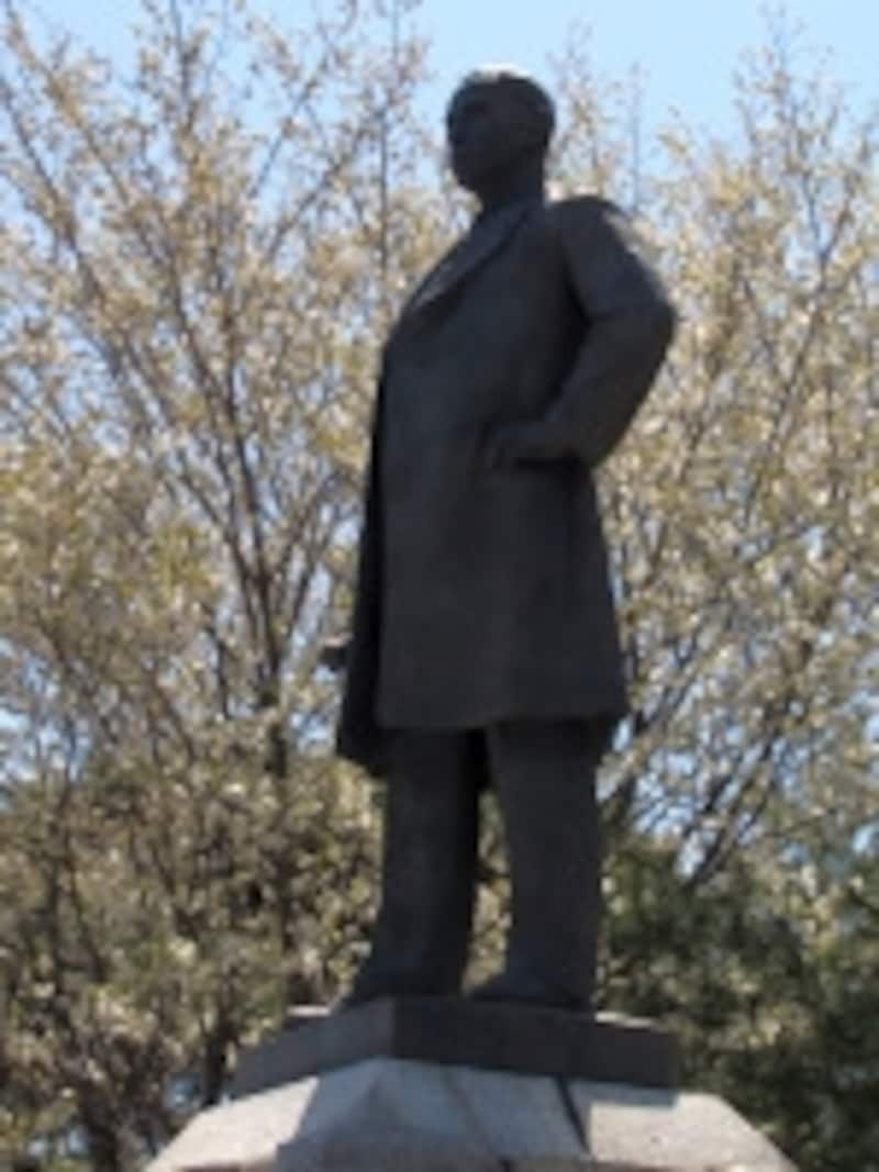 井上保三郎翁の像