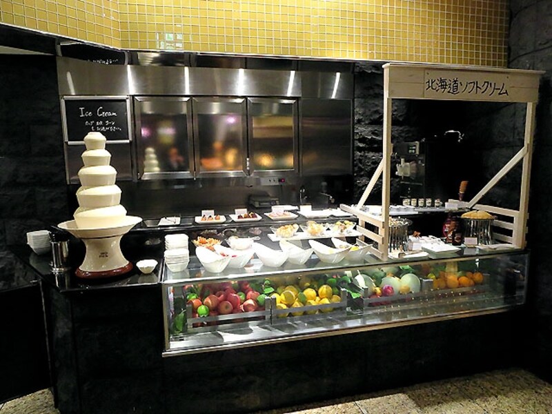 デザートのブッフェ台