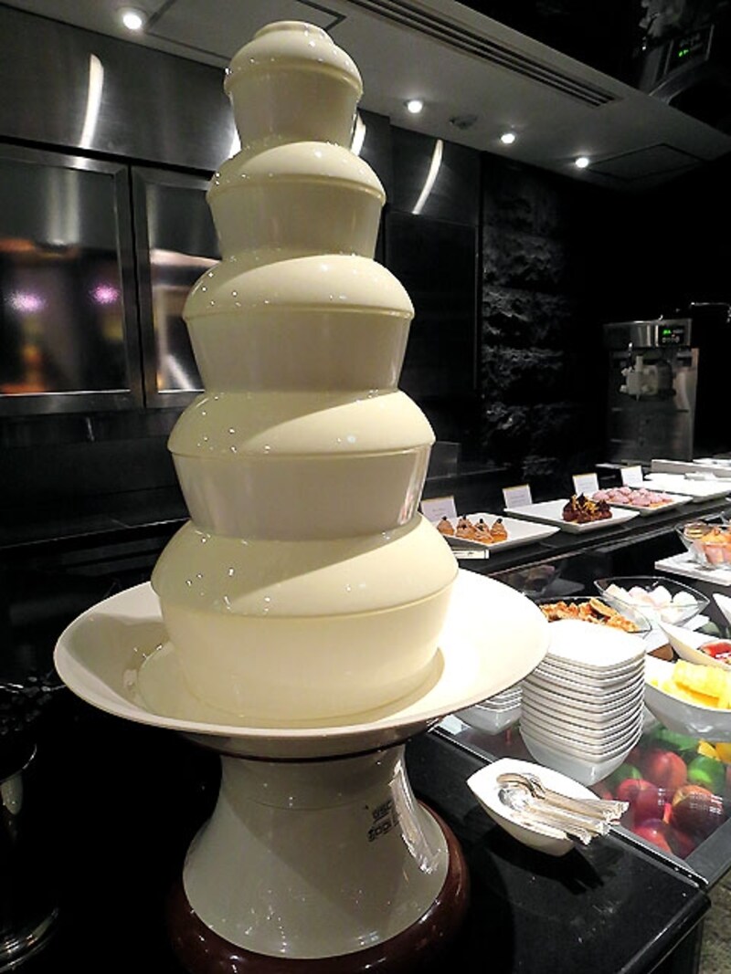 ホワイトチョコレートファウンテン