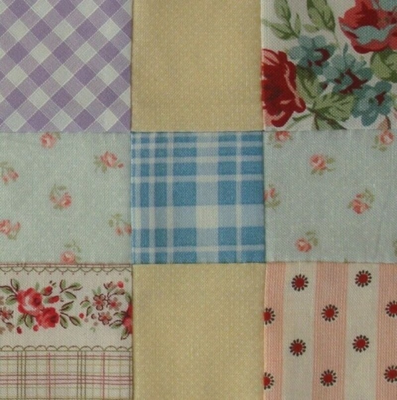 いろいろな色柄のプリントを使ってにぎやかに