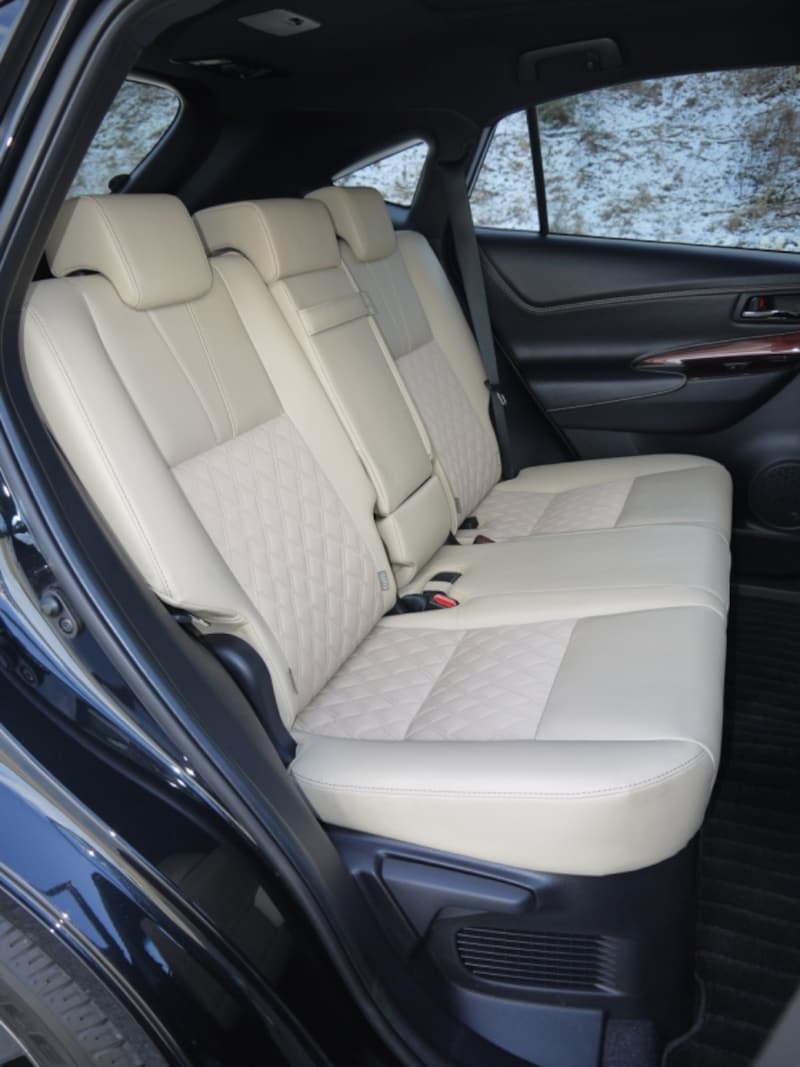 トヨタ・ハリアー・リヤシート