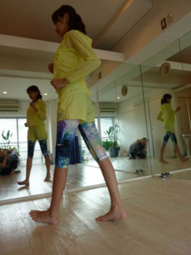 歩幅を広く意識して