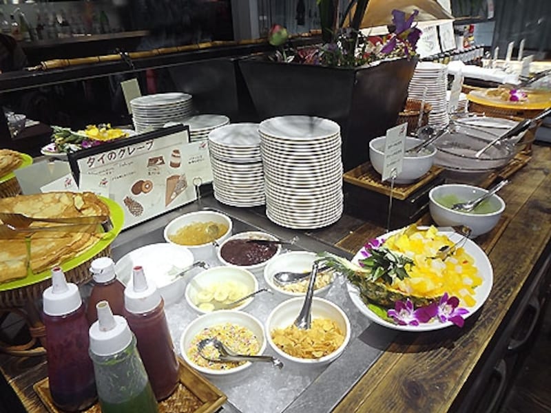 マンゴツリーカフェ デザートのブッフェ台