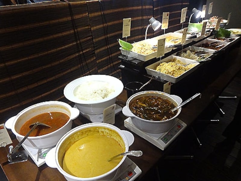 マンゴツリーカフェ 料理のブッフェ台