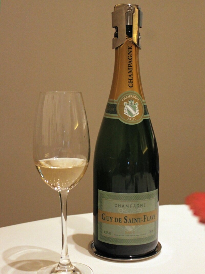 シャンパンやワインの品揃えも豊富