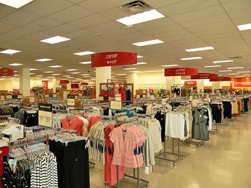 店内には日本語の売り場案内があるので探しやすい