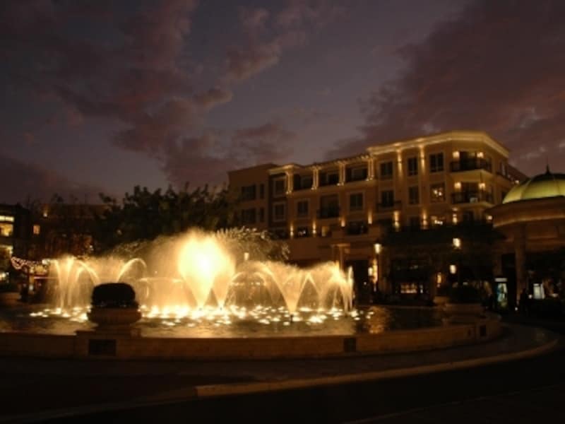 定期的に音楽に合わせて踊る噴水