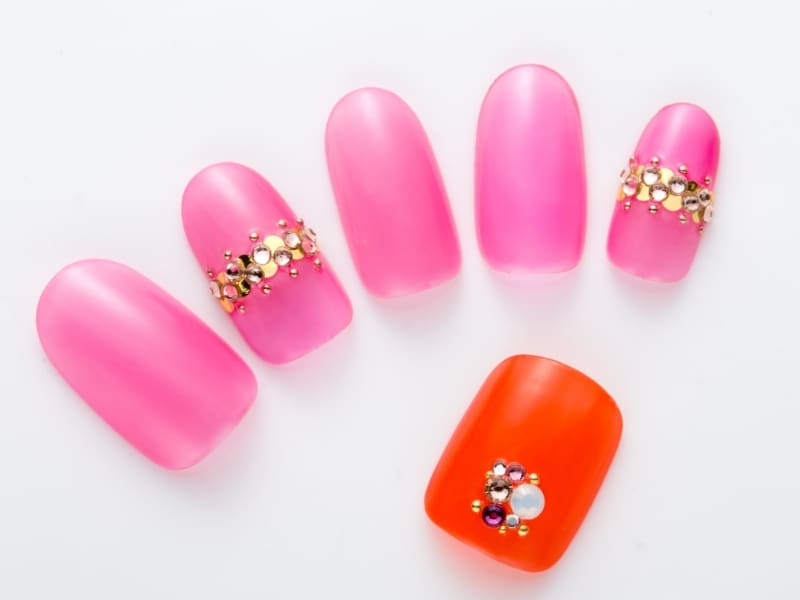 ストーンでアクセサリー要らずの指先