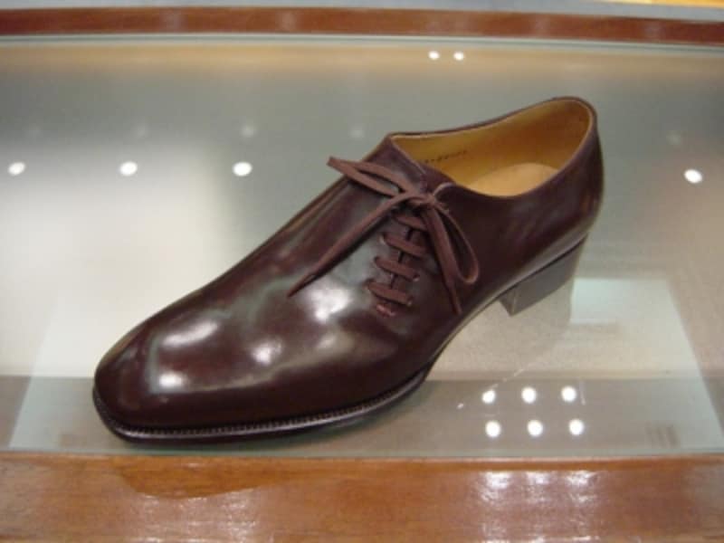 サイドレースアップundefinedホールカット