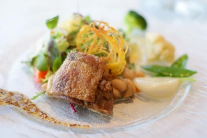 鴨腿肉のコンフィundefinedサラダと共に