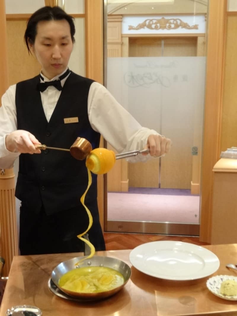 「銀座ぶどうの木」では「クレープ シュゼット」を客席でフランベしてくれる