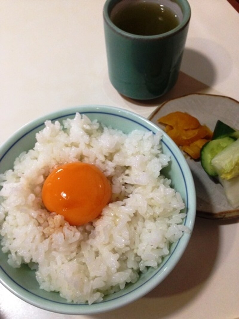 平日昼にサービスされる生卵(5と8の付く日は除く)