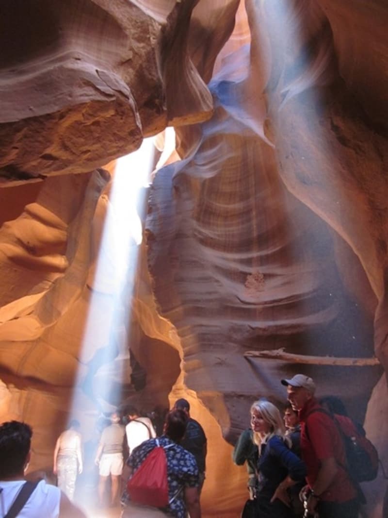 この写真のような光を見るなら6月～8月の12時～2時の間に！