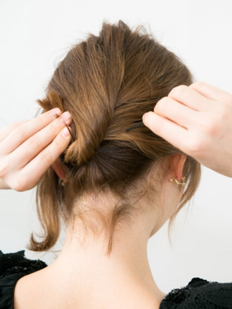 上の髪も固定する