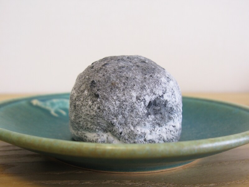 「黒ごま大福」