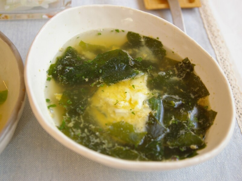 卵とわかめのレンチンスープ