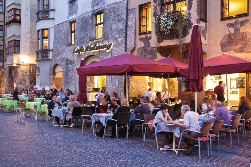 インスブルックのオープンカフェ