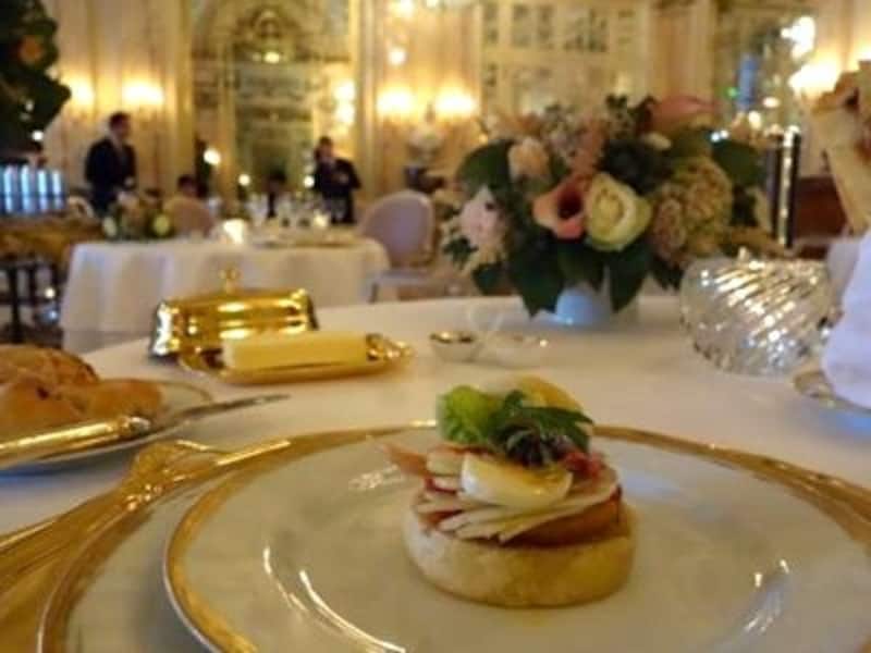 卵と野菜パテが入ったミニ・パンパーニャ