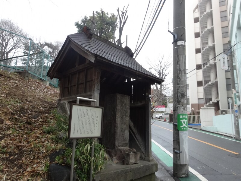 「道しるべ」という看板。江戸中期のものだそうだ。