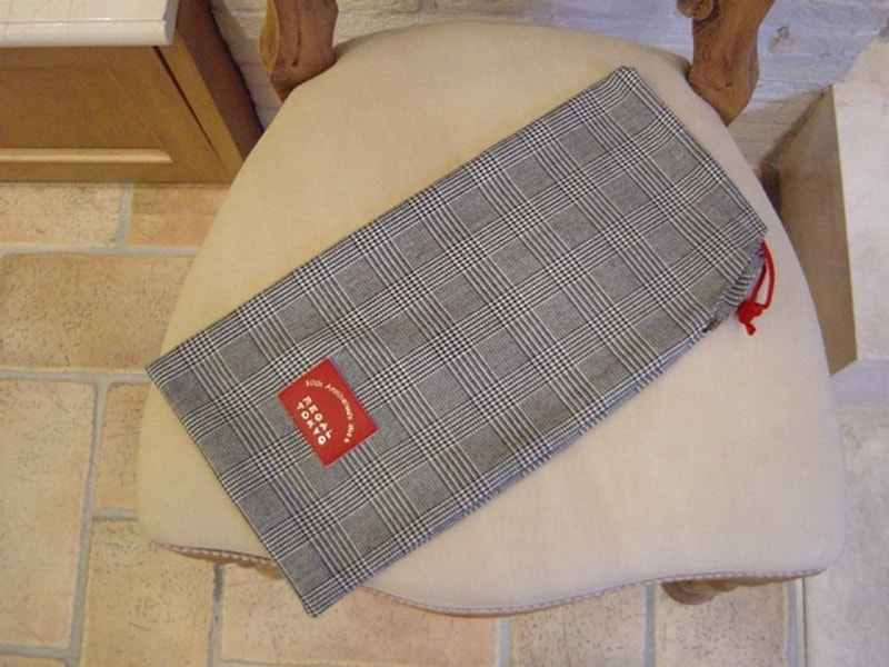 チェックの靴袋