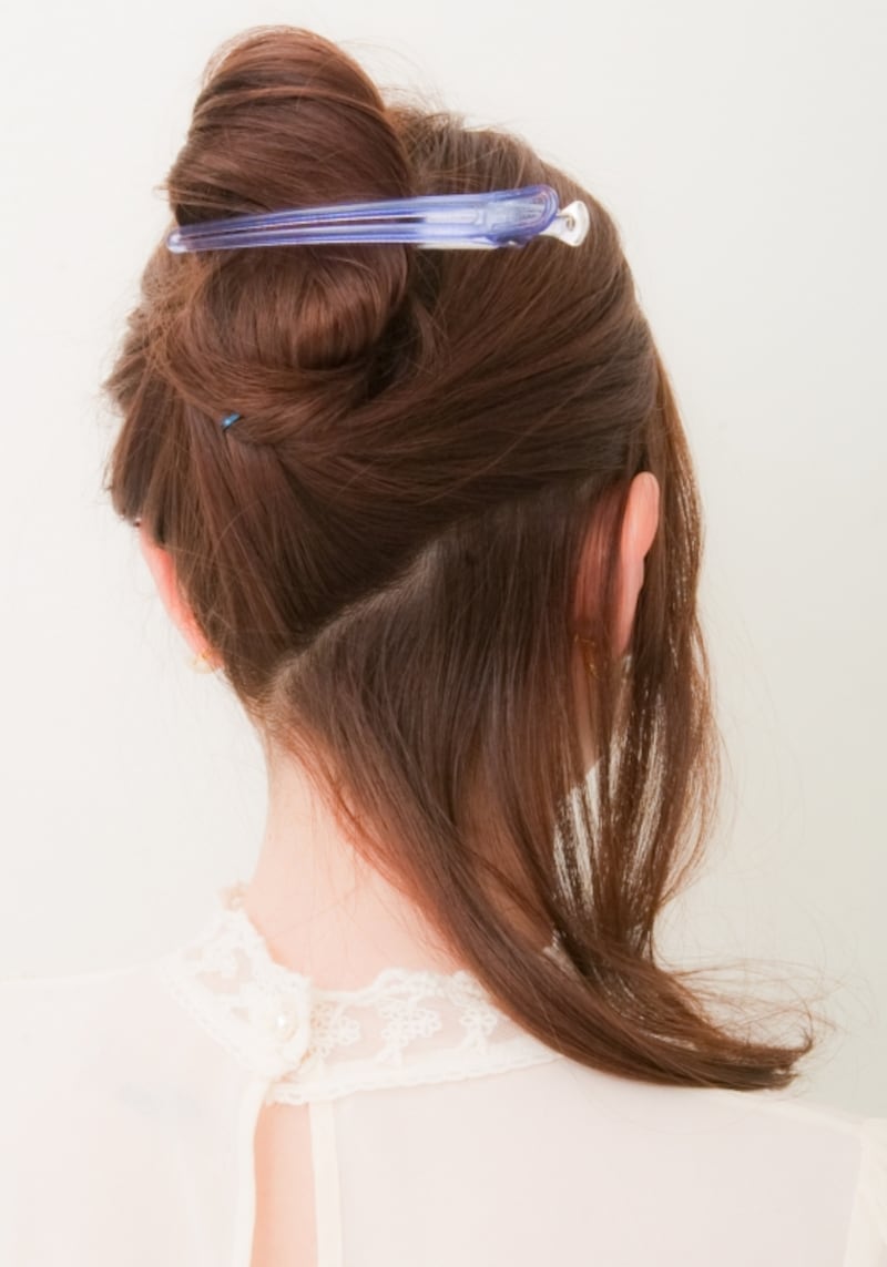 下ろす方のうなじの髪だけ残す