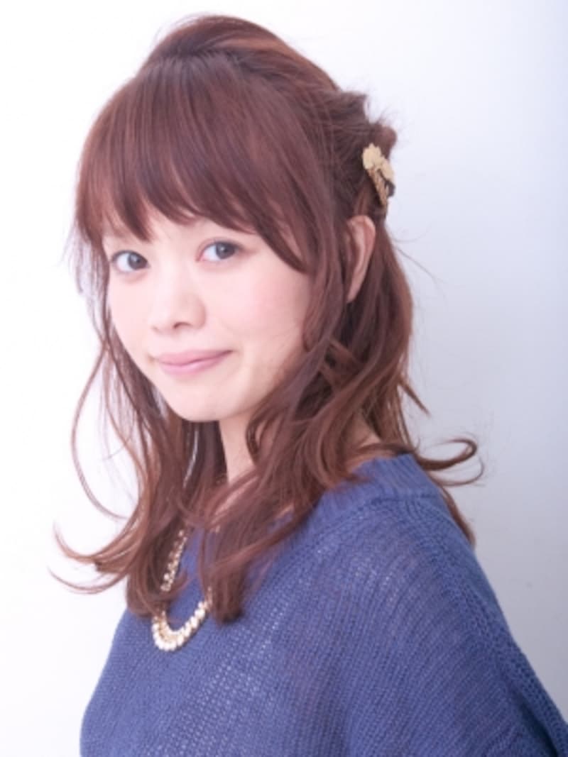 ハーフアップのねじりヘアアレンジのやり方 ヘアアレンジ All About ハーフアップのねじりヘアアレンジのやり方 ヘアアレンジ All About