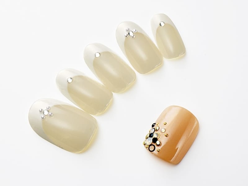 派手なネイルがNGな人にもオススメの上品フレンチ