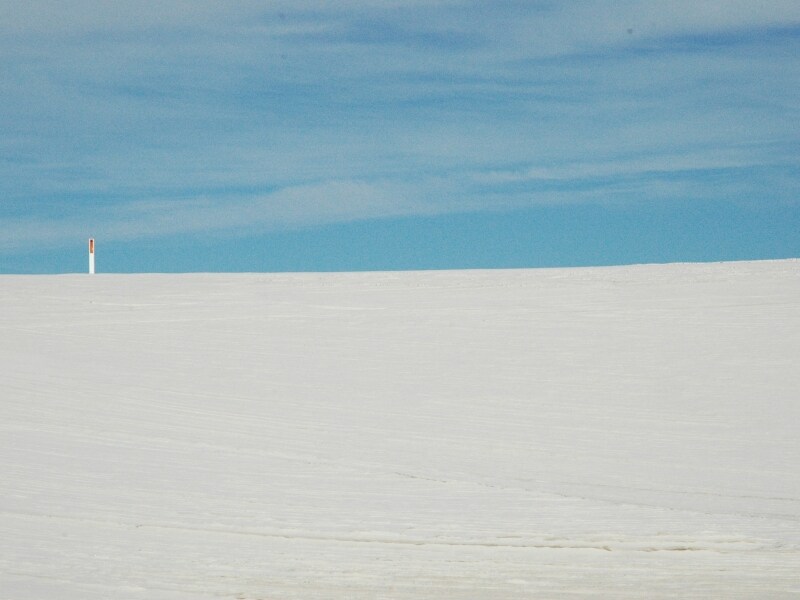 トレイルの中に行けば行くほど白と青のみの世界になる