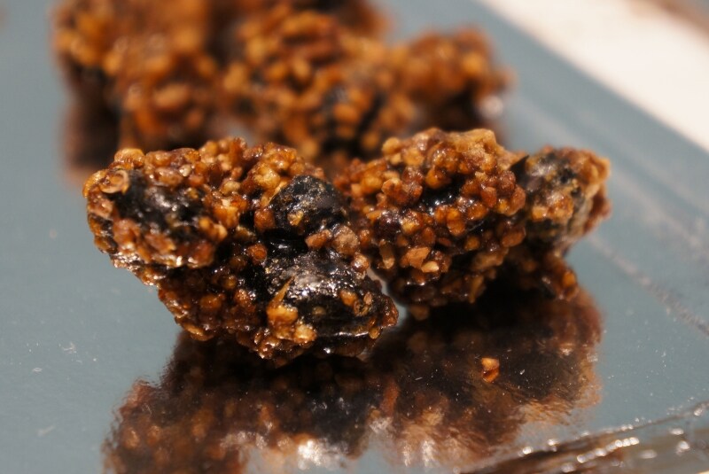 「サラザン」undefined原材料は黒豆、蕎麦、黒糖、粗糖のみのシンプルな仕上がり