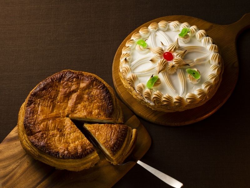 （左）ザ・アップルパイundefined4000円（税別）／（右）レモンメレンゲパイ4000円（税別）