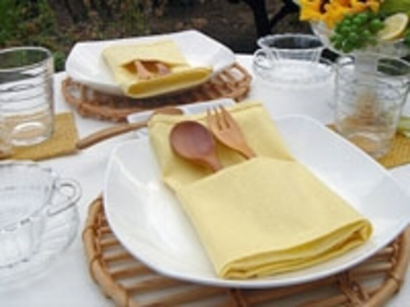 ナプキンは、ビュッフェポケット折りです。