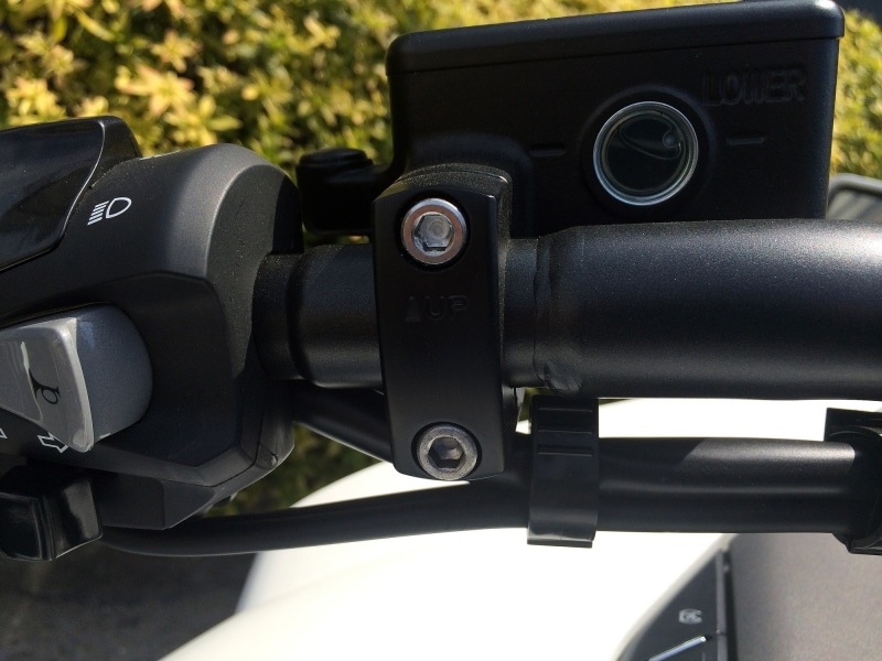 ハンドルは太いがグリップは細い