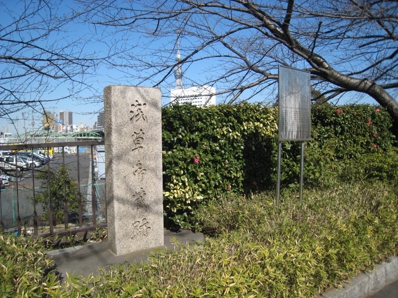 蔵前橋の碑