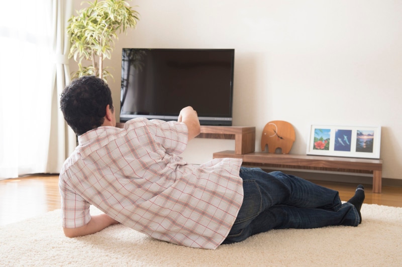 いくら外では素敵な男性に見えても、相手は家庭のある人。休日は家でゴロゴロしているただのオジサンかもしれませんよ（笑）