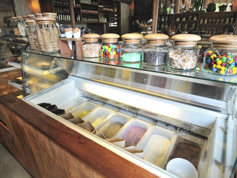 アイスクリームコーナーではトッピングも選べます