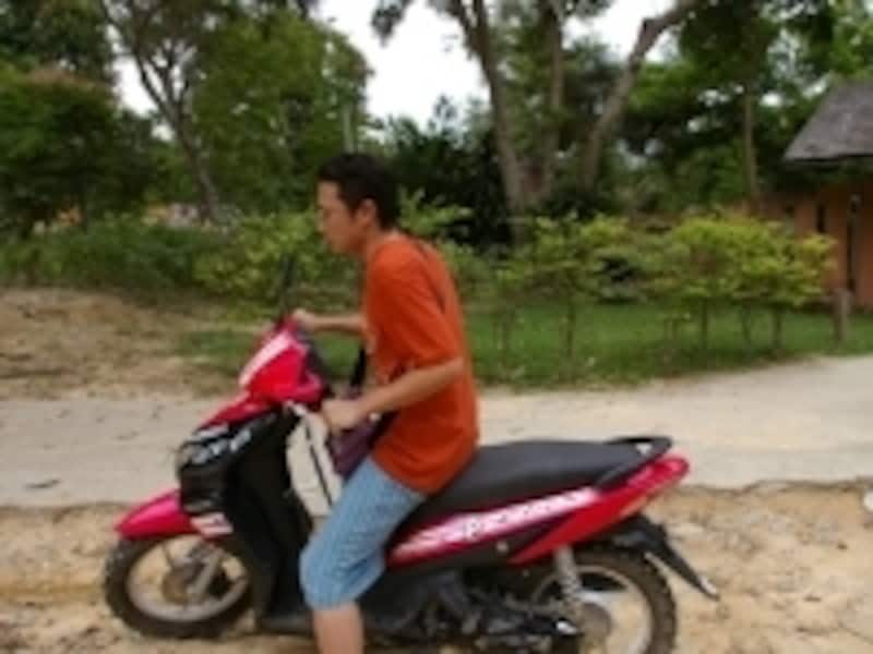 交通費の高い島ではレンタルバイクが大活躍！