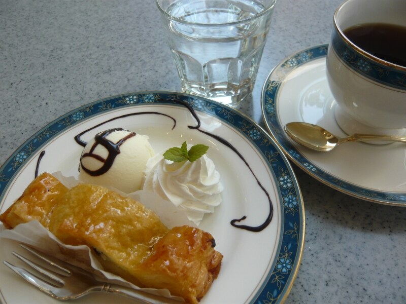 カフェでくつろぎのひとときを