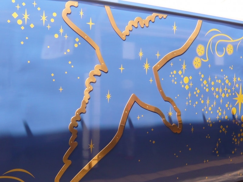 客車ごとに星座や動物のモチーフが