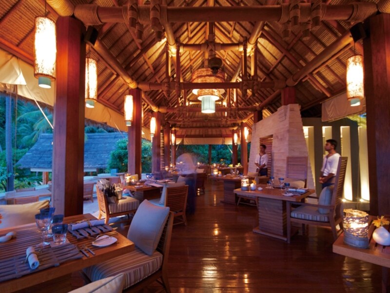 ビーチのダイニングパビリオンで記念日ディナーはいかが？