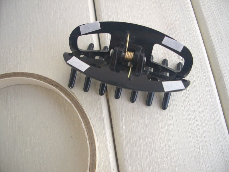 両面テープをつける