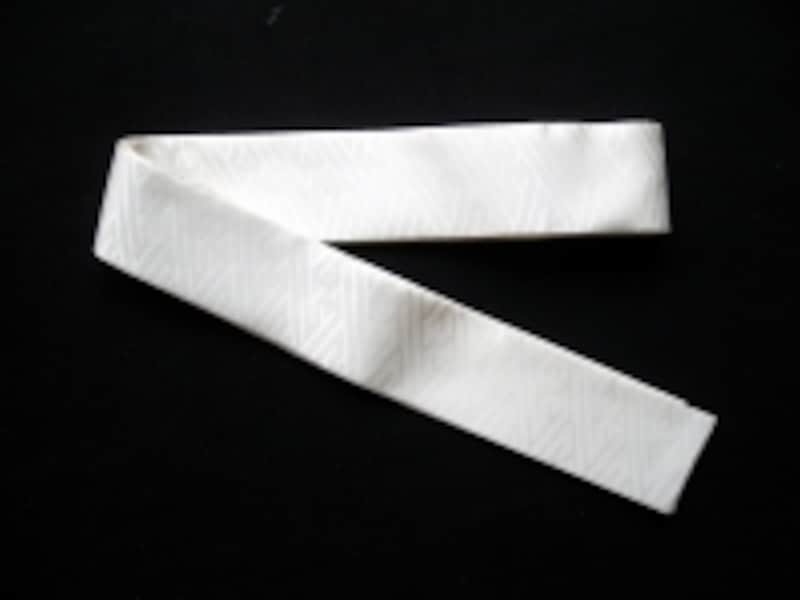 掛け下帯の上から腰のあたりに巻く