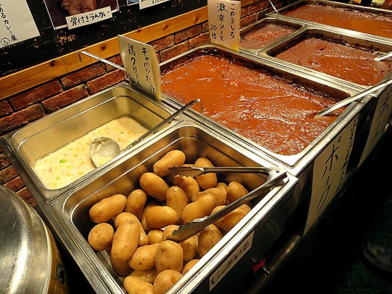 もうやんカレー池 カレーのブッフェ台